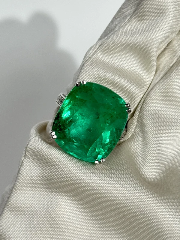 Earrings without a brand COLOMBIA EMERALD GREEN 29.59 CT RING (GRS) nn29.59 4