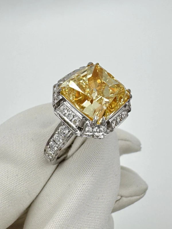 No name DIAMOND 10.03 CT FANCY INTENSE YELLOW/VS2 RING (GIA) NN 10.03 CT FIY/VS2 3