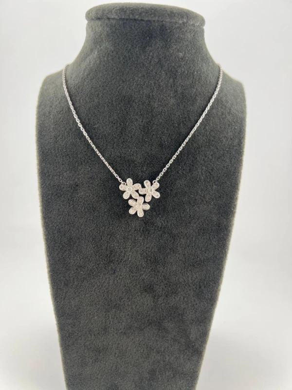 Van Cleef & Arpels SOCRATE PENDANT, 3 FLOWERS VCARB14900 4
