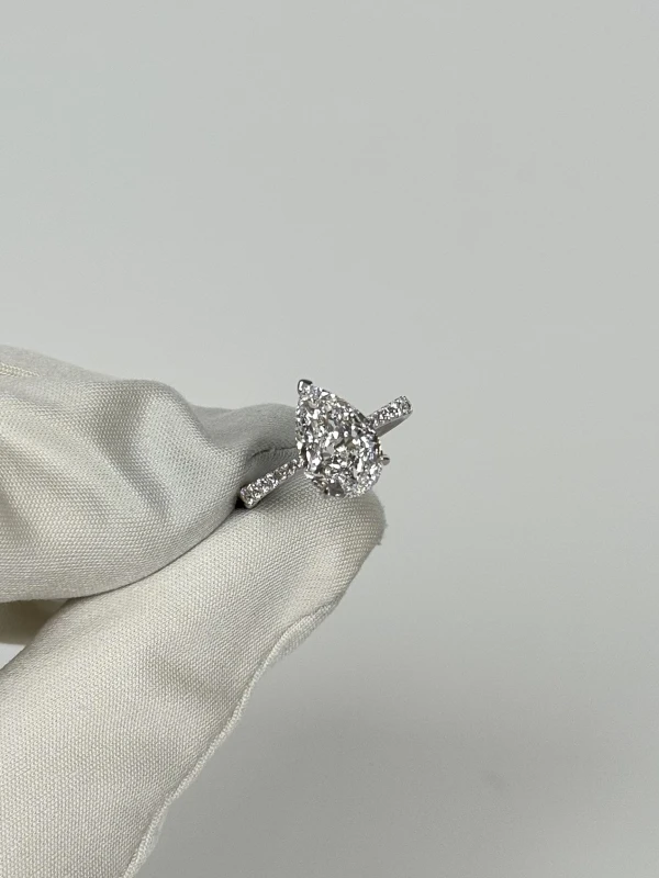 Earrings without a brand PEAR DIAMOND RING 3.39 ct F/SI1 (GIA) NN3.39ct F/SI1 GIA 3