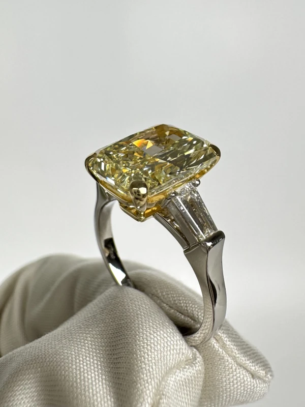 GRAFF RADIANT DIAMOND 4.47 CT FANCY LIGHT YELLOW/VS2 RING (GIA) GR4.47CT FLY/VS 3