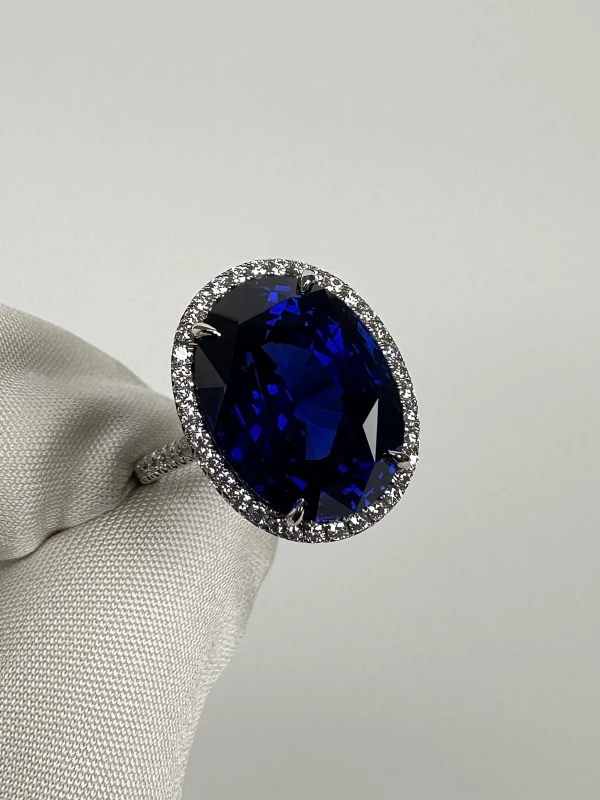 Tiffany & Co Oval Sapphire 13.72 CT Ring in Platinum with Pavé Diamonds (AGL) 34946043 3