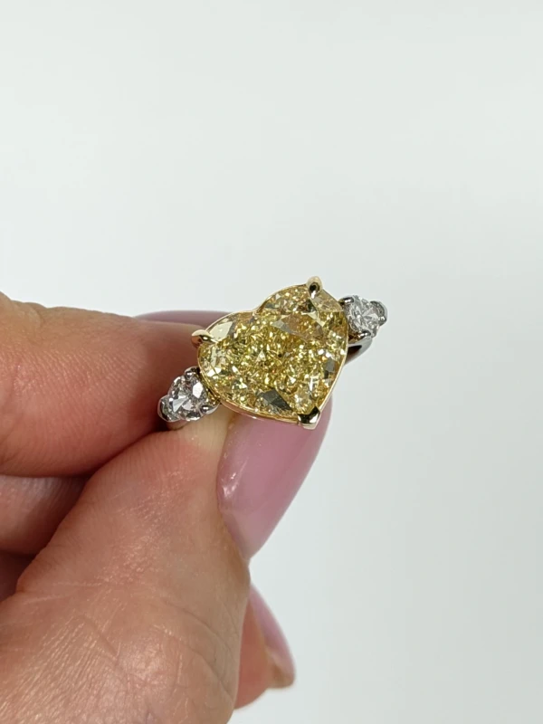 Earrings without a brand С БРИЛЛИАНТОМ 6.58 CT FLY/VS2 6.58 CT FLY/VS2 3