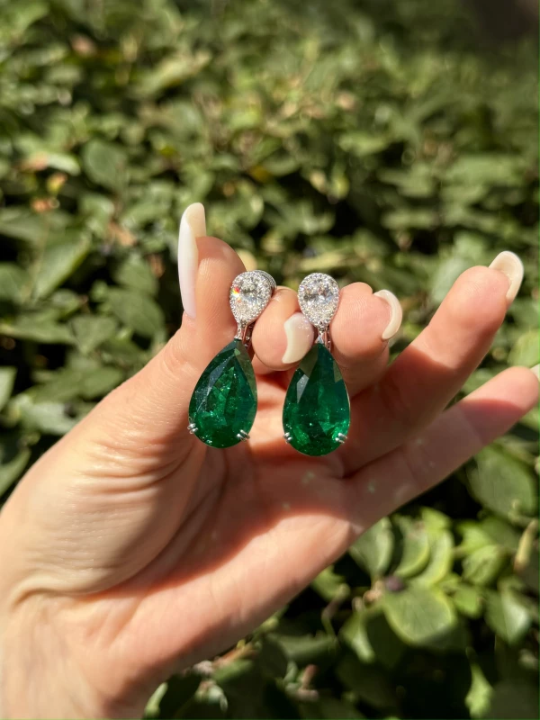 Chopard EMERALD 14.37-14.20 CT & DIAMOND 1.03-1.03 CT EARRINGS 840388-1001 1