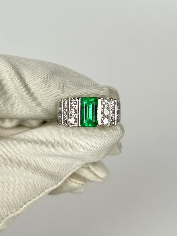 СЕРЬГИ NO NAME С ИЗУМРУДОМ 2.10 CT COLOMBIA. 2.10 CT COLOMBIA. 2