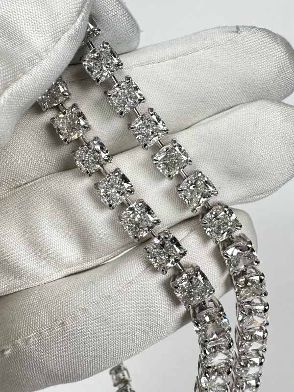 СЕРЬГИ NO NAME CUSHION DIAMOND 61.58 CT D/VVS-VS NECKLACE (GIA) NN61.58 6