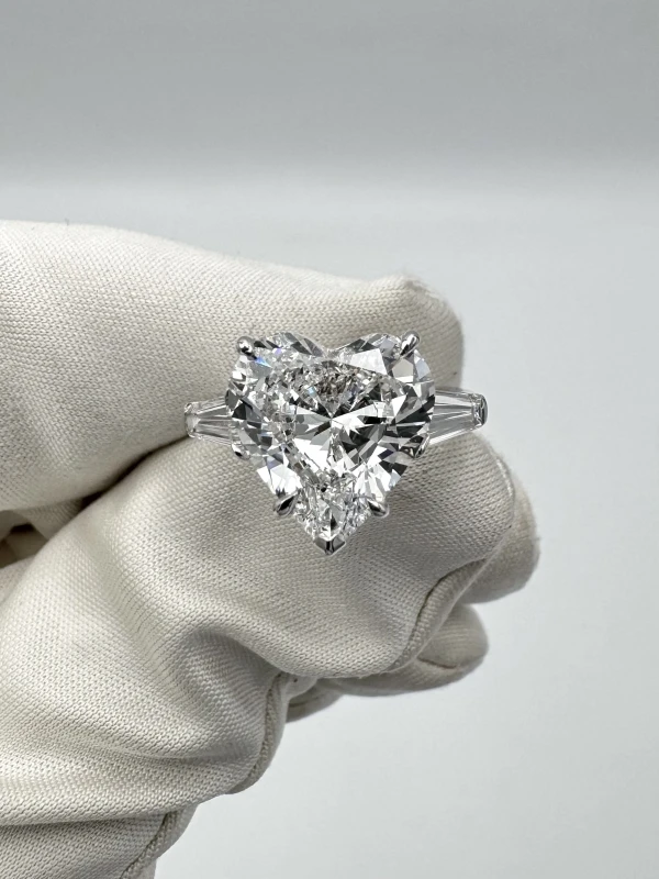СЕРЬГИ NO NAME HEART DIAMOND RING 4.22 CT E/VS2 (GIA) NNHEART4.22CT E/VS2 (GIA) 2