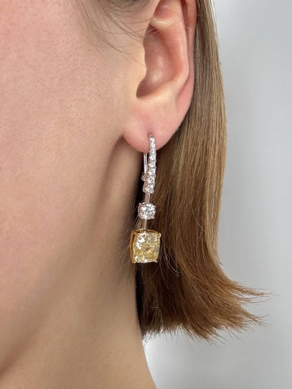 Graff DIAMOND EARRINGS 5.01 - 5.02 CT FY/VS1-VVS2 (GIA) 5.01 - 5.02 CT FY/VS1-VVS2 (GIA) 4