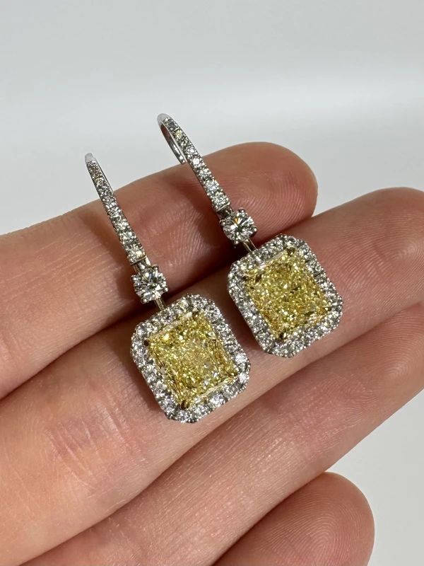 Earrings without a brand RADIANT DIAMOND 3.01 - 3.01 CT FANCY LIGHT YELLOW/VVS1-VVS2 EARRINGS (GIA) NN3.01-3.01FLY 4