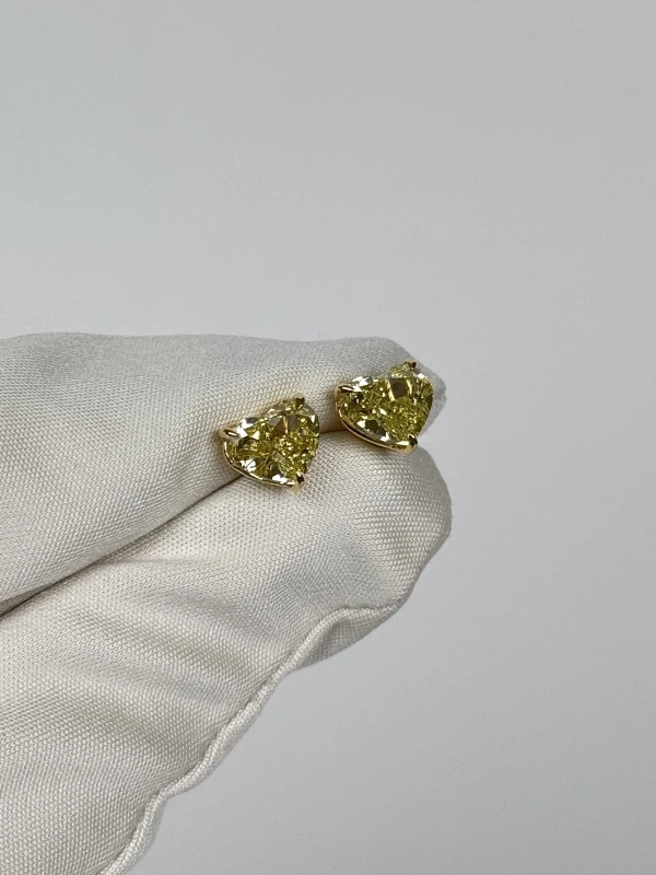 No name HEART DIAMOND ERRING, YELLOW GOLD NN2.02-2.05 FY/VS2 3