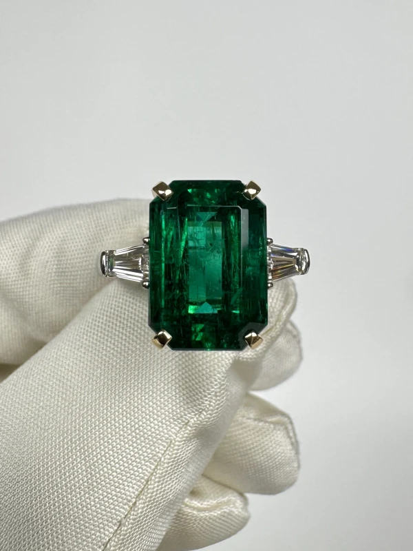 DeRosa CLASSIC EMERALD 5.31 CT VIVID TO DEEP GREEN RING (GRS) R136348 2