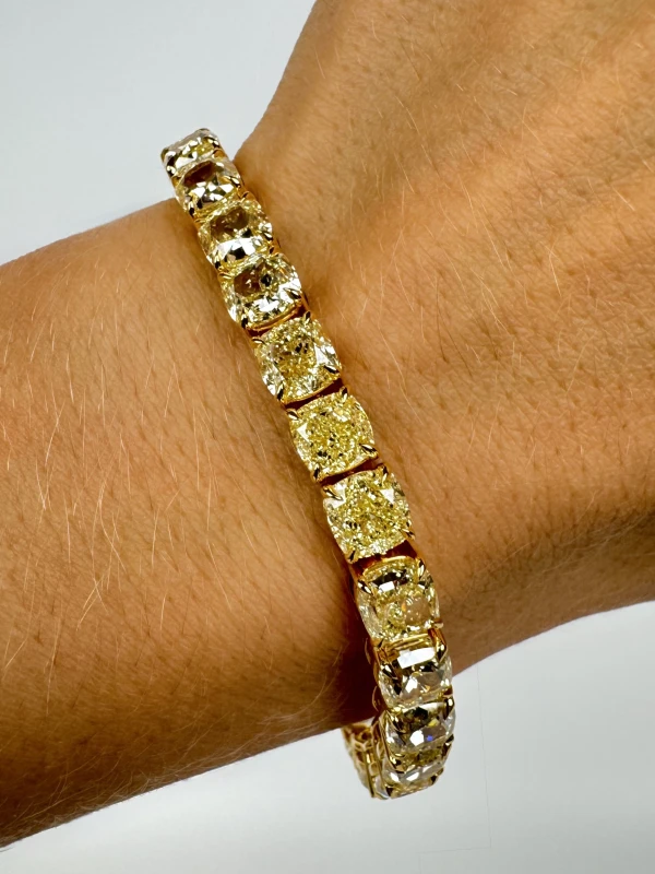 Earrings without a brand CUSHION DIAMOND 41.39 CT W to Z — Y to Z/Internally Flawless-VS2 BRACELET (GIA) NN41.39CT 4