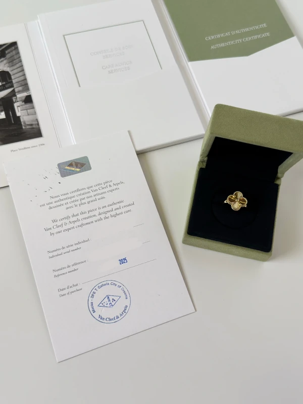 Van Cleef & Arpels. VINTAGE ALHAMBRA RING (SIZE 54) VCARP6I354 5