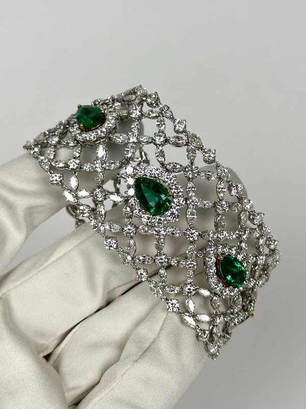 RalfDiamonds EMERALDS 10.05 CT & DIAMONDS 25.35 CT BRACELET RFD 10.05 CT 4