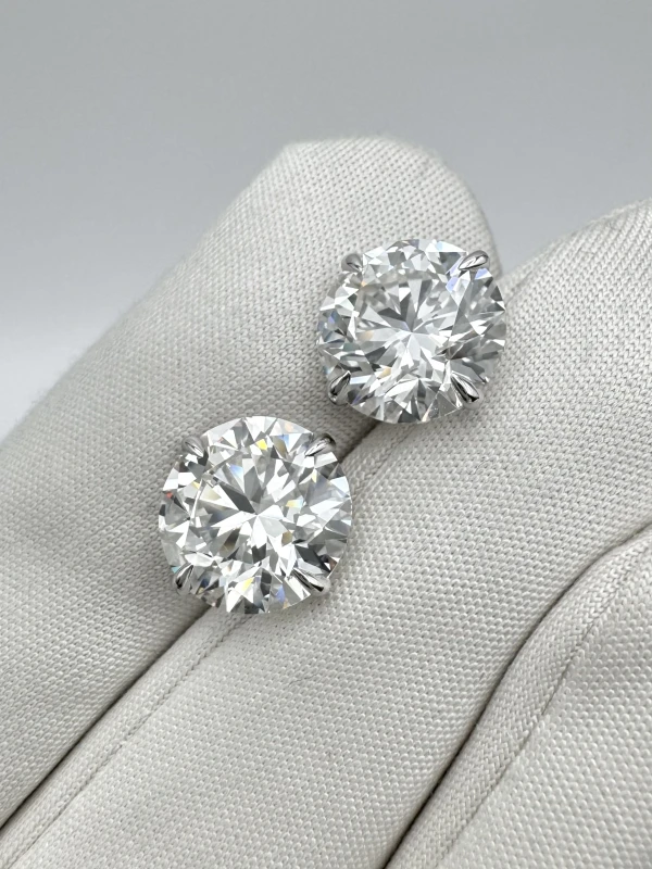 Earrings without a brand ROUND DIAMOND 4.16 - 4.16 CT G/VS1 EARRINGS (HRD) NN4.16-4.16 4