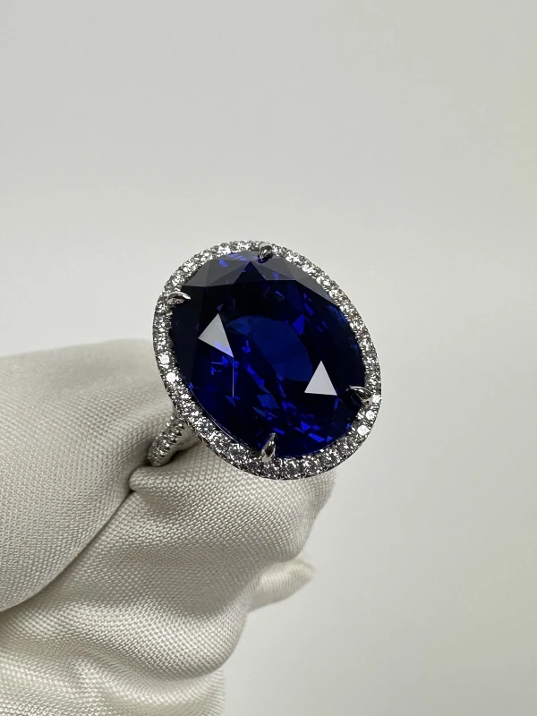 Tiffany & Co Oval Sapphire 13.72 CT Ring in Platinum with Pavé Diamonds (AGL) 34946043 7