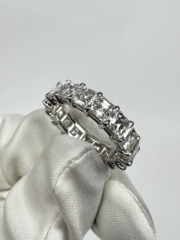 Graff EMERALD CUT DIAMOND 6.87 CT ETERNITY RING  (SIZE 54) GR6.87 4