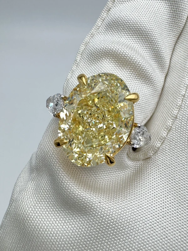 No name OVAL DIAMOND 10.03 CT FANCY LIGHT YELLOW/VS1 RING (SIZE 51) GIA EXEX NN10.03CT FLY/VS1 7