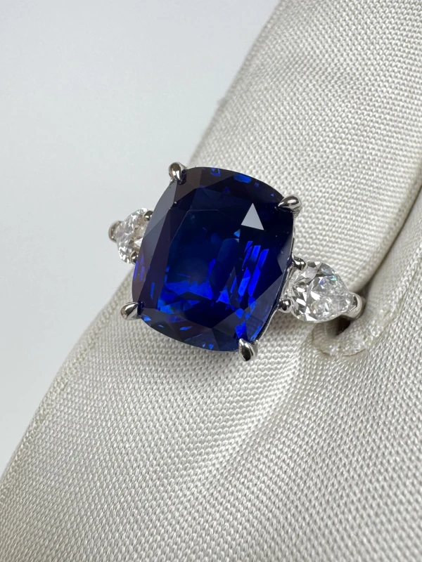 Earrings without a brand CUSHION SAPPHIRE 7.06 CT "ROYAL BLUE" RING, SRI LANKA (GUILD) S7.06CT 5
