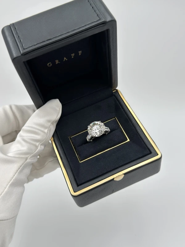 Graff ROUND DIAMOND  9.07 CT L/VS2 RING (SIZE 49) RGR9.07 6