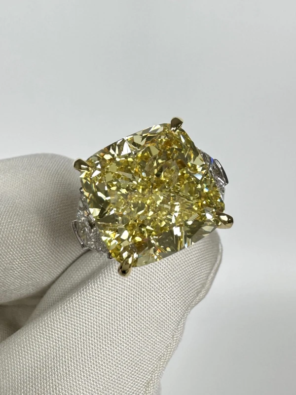 No name CUSHION DIAMOND 15.12 CT FANCY INTENSE YELLOW/VVS2 RING (GIA) NN15.12 CT FIY/VVS2 4