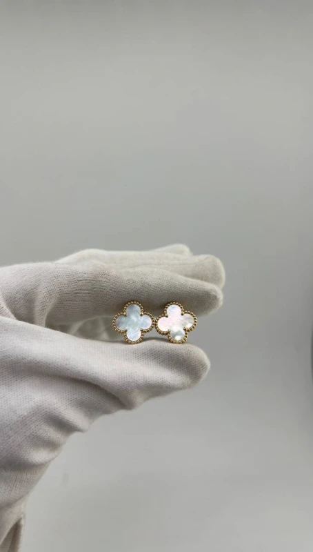 Van Cleef & Arpels. VINTAGE ALHAMBRA EARRINGS VCARA44100 3
