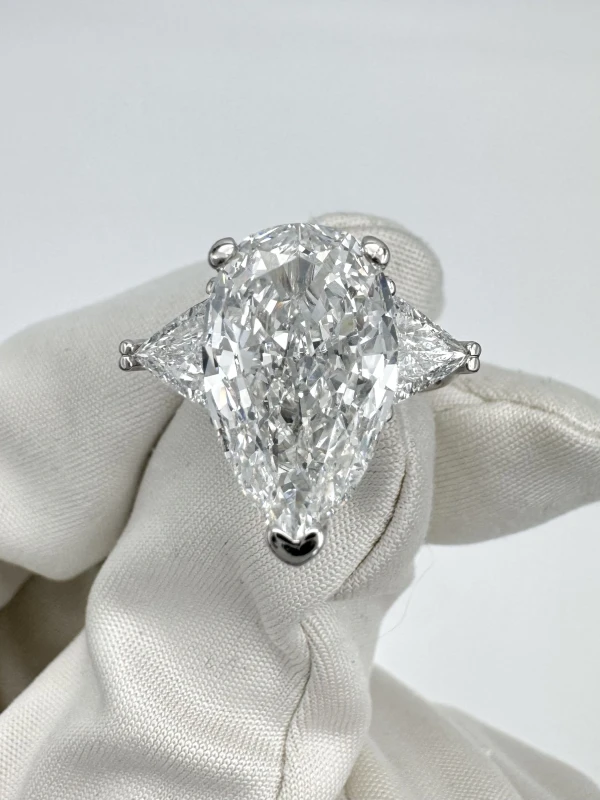 BUCHERER PEAR DIAMOND 5.09 CT E/VVS2 RING (SIZE 52) B5.09 CT E/VVS2 2