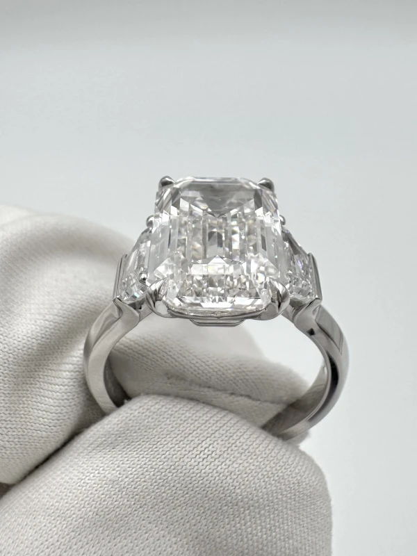 Graff Emerald Diamond 5.06 ct H/VVS2 Ring (GIA) RGR5.06 4