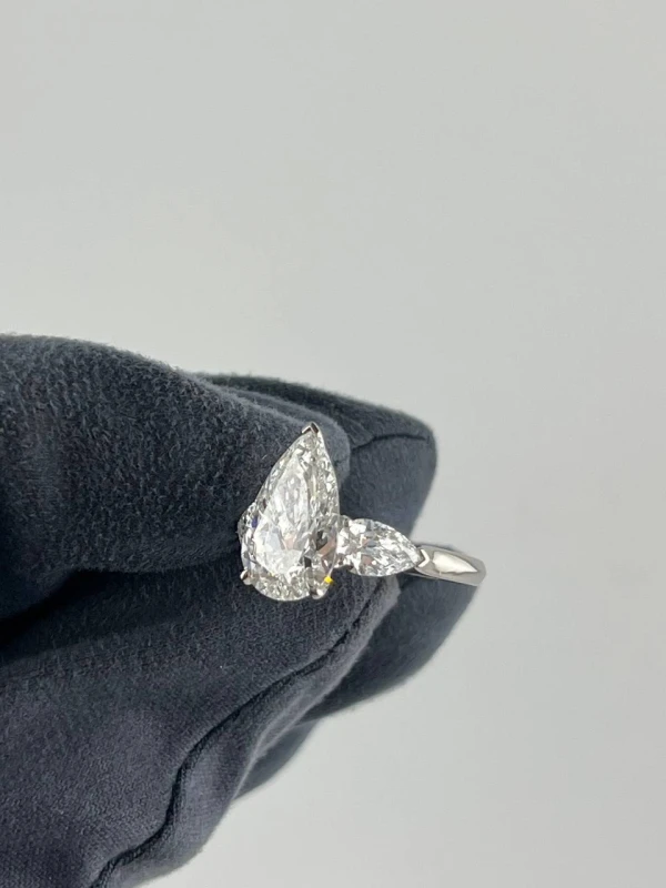 Graff КОЛЬЦО С БРИЛЛИАНТОМ 3.01 CT E/VS1 RGR 3.01CT 6
