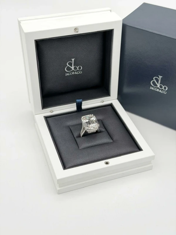 Jacob & Co EMERALD DIAMOND 30.04 CT J/VVS1 RING (GIA) 91224433 5