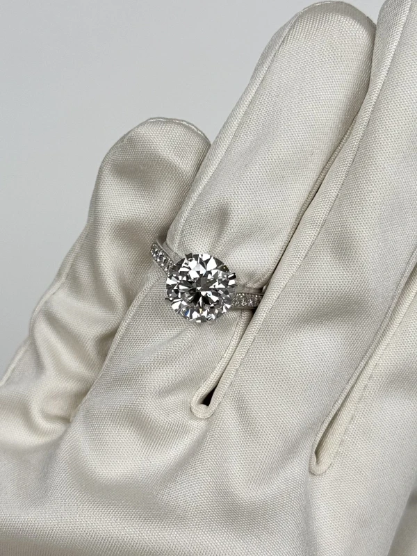 Earrings without a brand ROUND DIAMOND 5.19 CT F/VS1 RING (GIA) NN 5.19 CT F/VS1 5