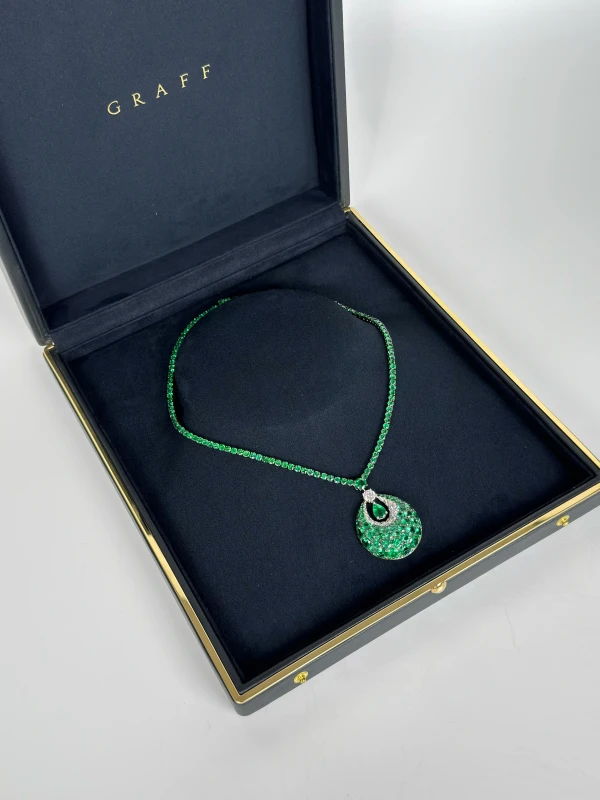Graff Emerald 23.00 ct and Diamond 3.00 ct Necklace RGN Em Dia 5