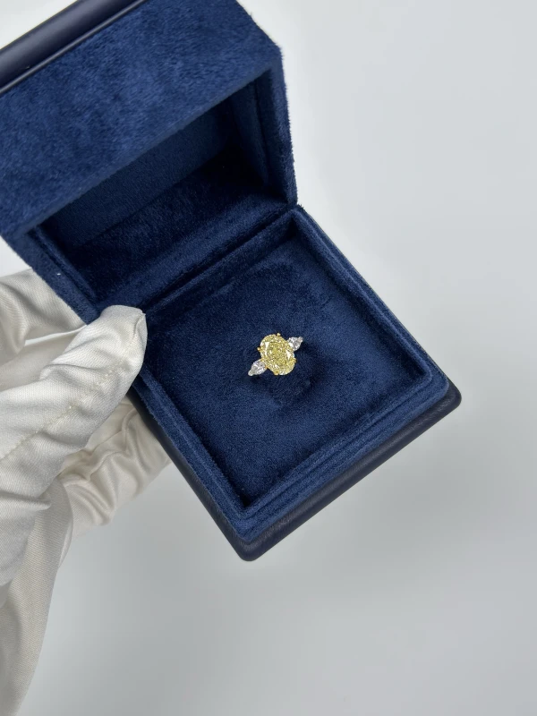 Earrings without a brand OVAL DIAMOND 5.01 CT FANCY YELLOW/VS1 RING (GIA) NN 5.01 CT FY/VS1 6