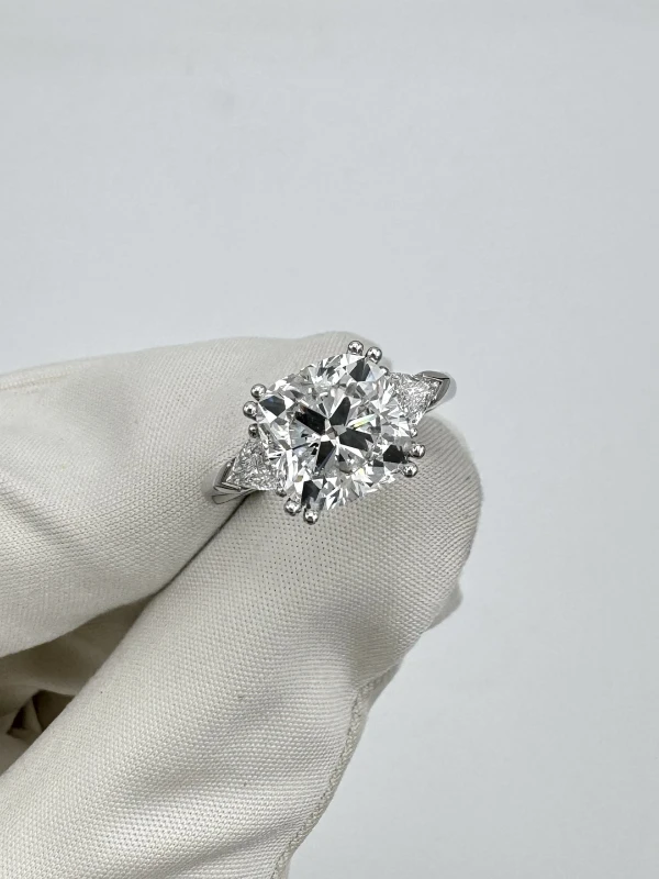 СЕРЬГИ NO NAME CUSHION DIAMOND RING 4.51 CT E/VS1 (GIA) 4.51 CT E/VS1 (GIA) 3