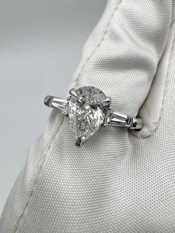 Earrings without a brand PEAR DIAMOND 2.01 CT E/IF (GIA) NN2.01 CT E/IF (GIA) 4