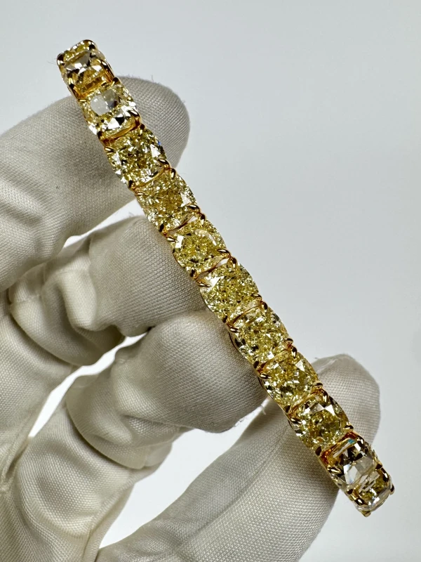 Earrings without a brand CUSHION DIAMOND 41.39 CT W to Z — Y to Z/Internally Flawless-VS2 BRACELET (GIA) NN41.39CT 2