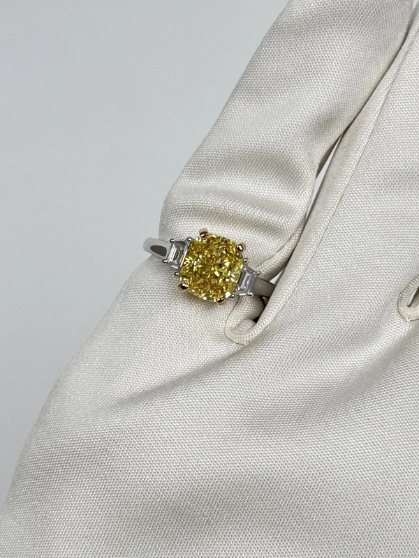 СЕРЬГИ NO NAME CUSHION DIAMOND 3.46 CT FANCY INTENSE YELLOW/VVS2 RING (GIA) NN3.46CT 5