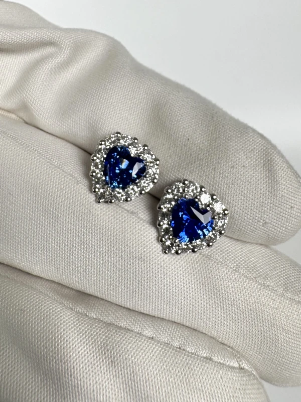 Graff HEART SAPPHIRE ICON STUD EARRINGS 0.87-0.78 CT RGE1552 5