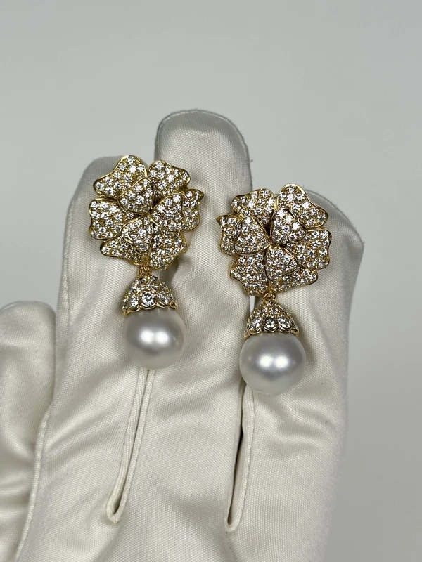 Van Cleef & Arpels. VINTAGE EARRINGS WITH DIAMONDS AND PEARLS VCAPEARL 2
