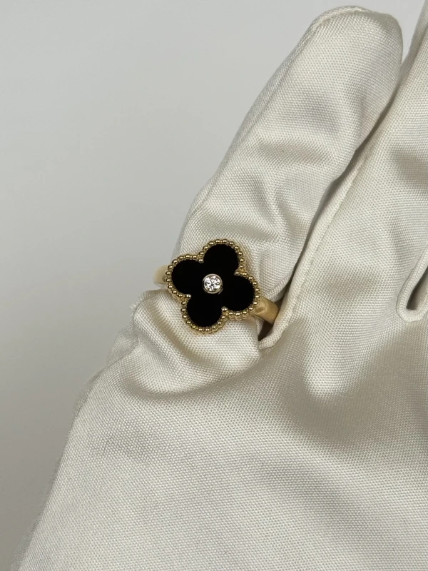 Van Cleef & Arpels VINTAGE ALHAMBRA RING (SIZE 53) VCARA41053 4