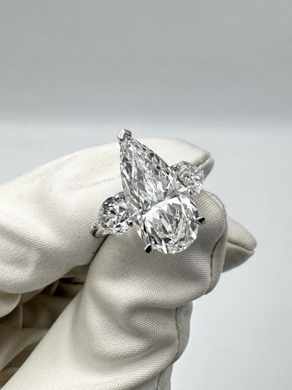 СЕРЬГИ NO NAME DIAMOND RING 5.24 CT G/VS1 (GIA) 5.24 CT G/VS1 (GIA) 3