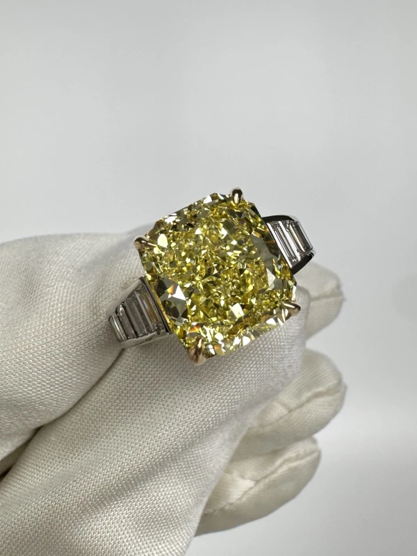 Bvlgari RADIANT DIAMOND 5.13 CT FANCY INTENSE YELLOW/INTERNALLY FLAWLESS RING (GIA) BV5.13CT 5