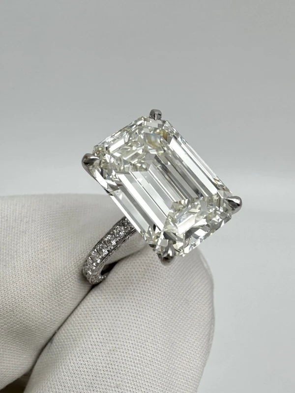 Earrings without a brand EMERALD DIAMOND 8.13 CT L/VS2 RING (GIA) NN8.13CT 5