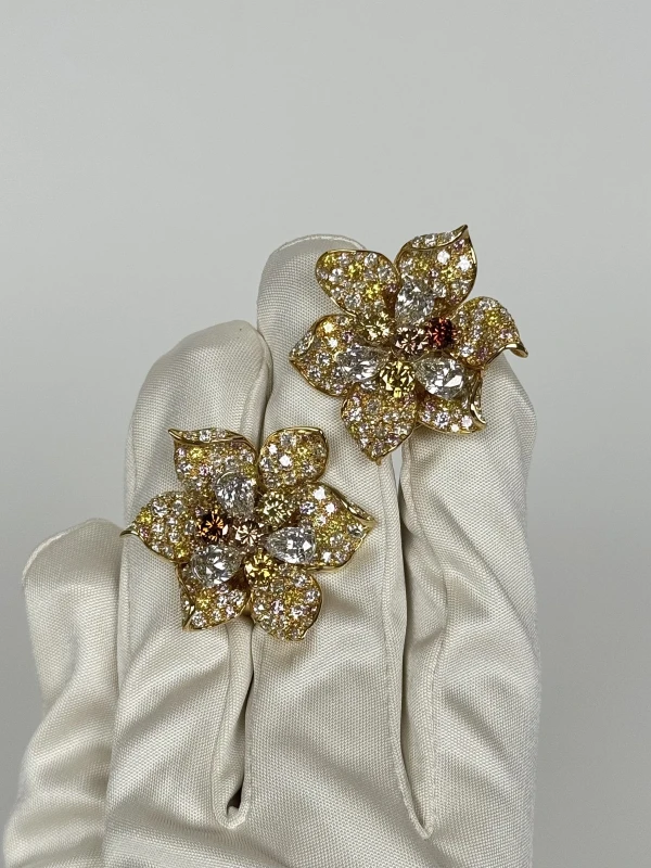 Graff FLOWER EARRING SET WITH WHITE, YELLOW, PINK AND BROUWN DIAMONDS GE007 3