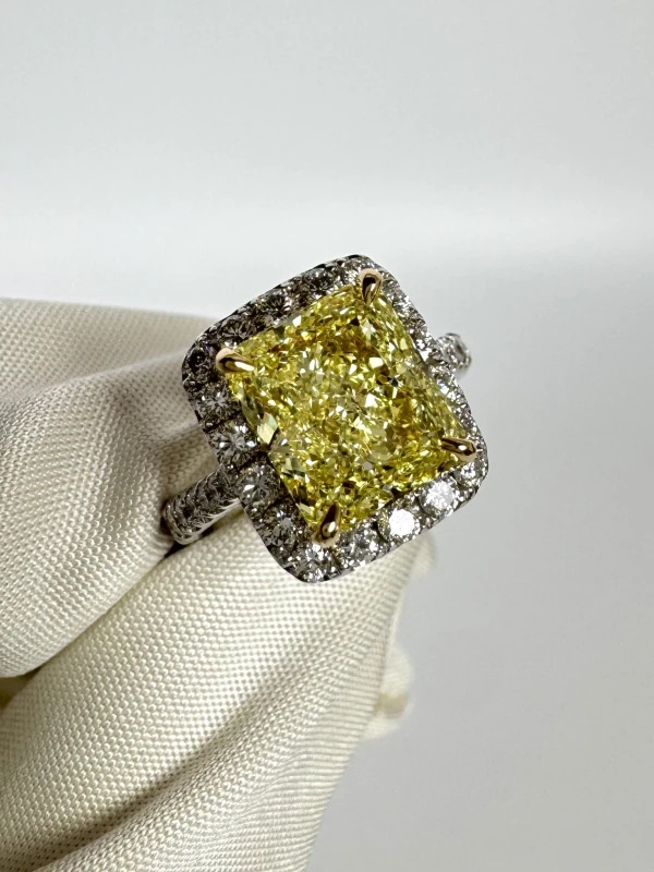No name RADIANT DIAMOND 3.03 CT FANCY YELLOW/SI1 RING (GIA) 218606 3.03 ct FY/SI1 4