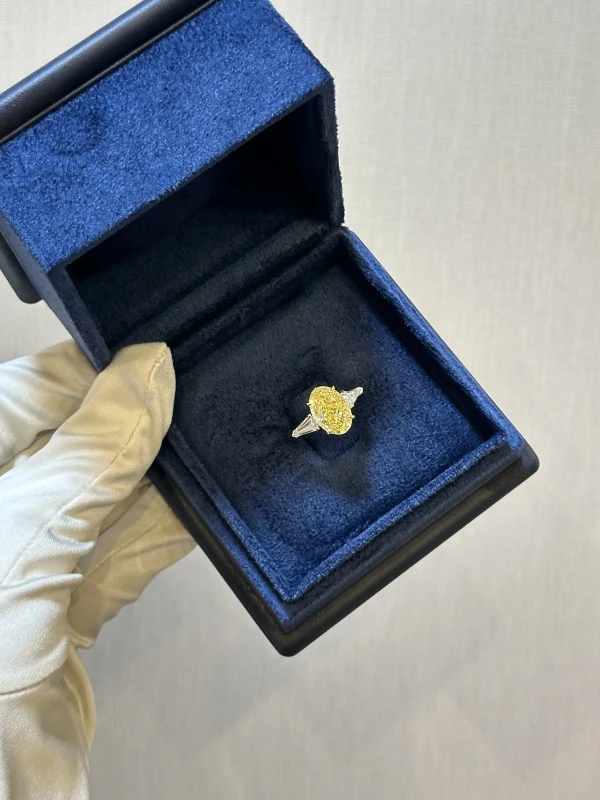 СЕРЬГИ NO NAME OVAL DIAMOND 5.11 CT FANCY INTENSE YELLOW/SI2 (GIA) NN5.11 5