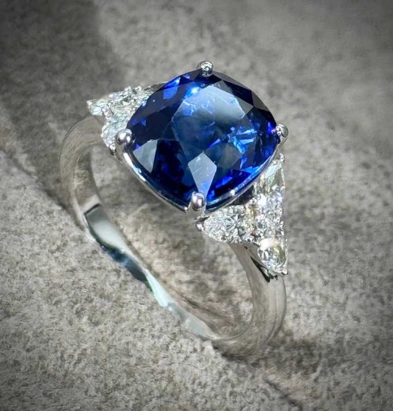 No name С САПФИРОМ 5.42 CT VIVID BLUE/H 5.42 CT VIVID BLUE/H 3