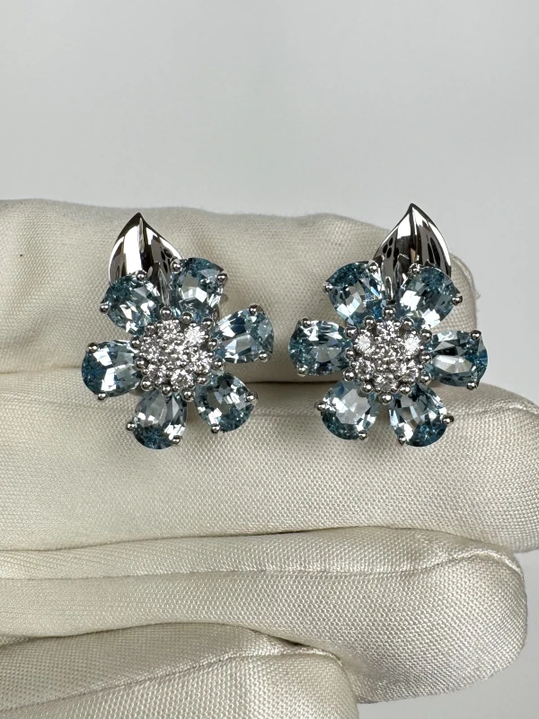 Van Cleef & Arpels Fleurs d’Hawaï Earrings VCARPHKB00 3