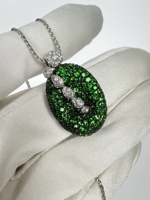 De Grisogono TSAVORITES & DIAMONDS PENDANT 92252/12 4