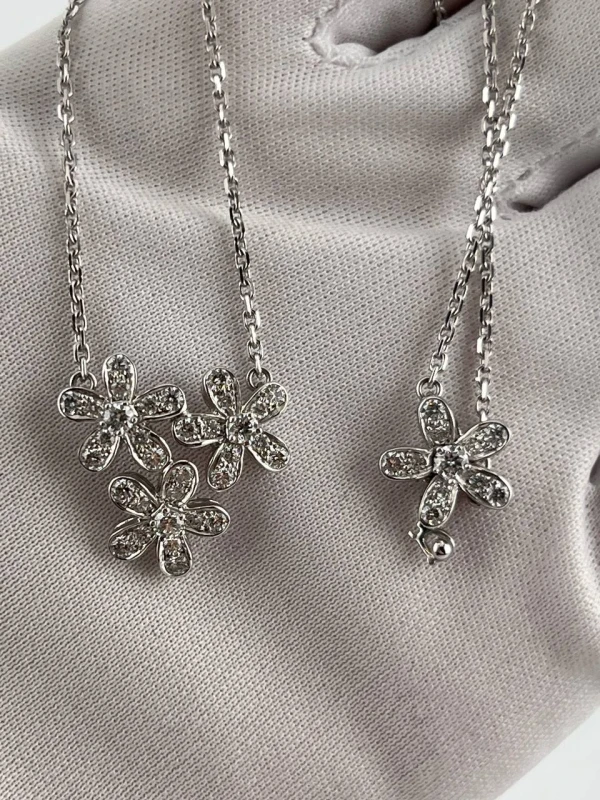 Van Cleef & Arpels SOCRATE PENDANT, 3 FLOWERS VCARB14900 6